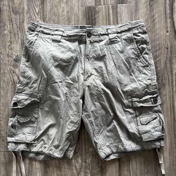 Matchstick Men's Gray Cargo Shorts sz 40 - Picture 1 of 5